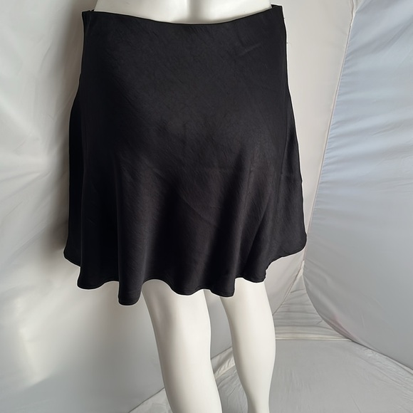 Mud Pie black satin side zip skirt with shorts lining - Picture 3 of 12
